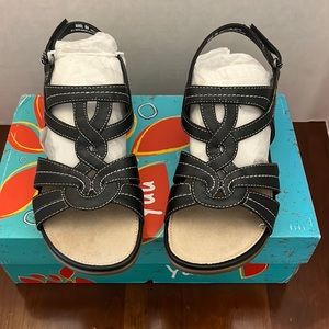 Yuu Marie black sandals New